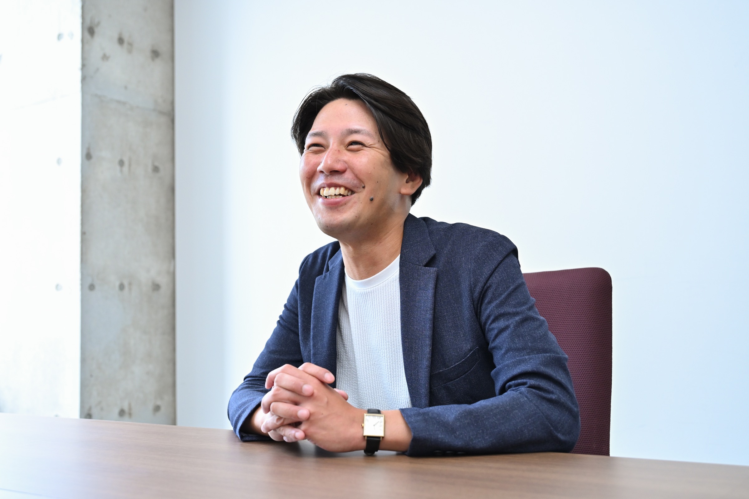 インタビューに答えるT.Oさん